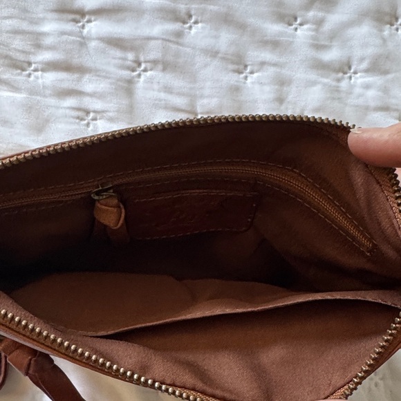 G.H. Bass & Co. Tan Leather Crossbody Bag - Picture 7 of 10